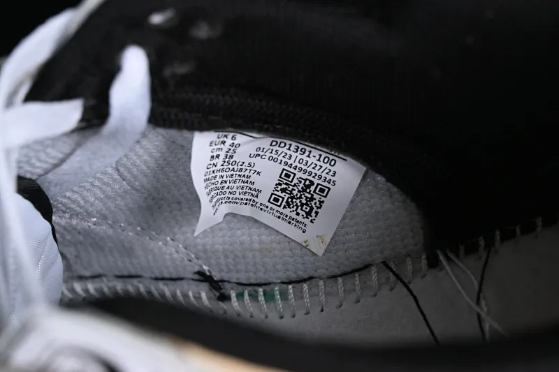 All Categories Nk SB Dunk Series Nk SB Dunk Low Low-top sneakers Nk Dunk Low DaVinci Custom Robinson Graffiti Deconstruction SB strap low-top casual sneakers DD1391-100